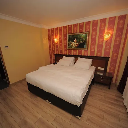 Golden Hotel 2*