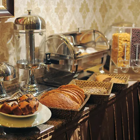 Golden Hotel 2*