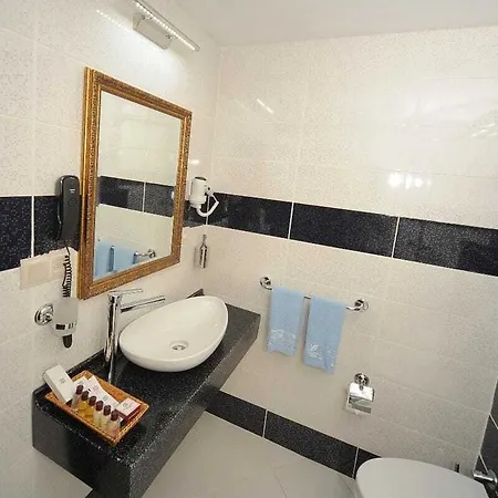 Hotel Golden Lake