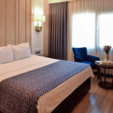 Golden Hotel 2*